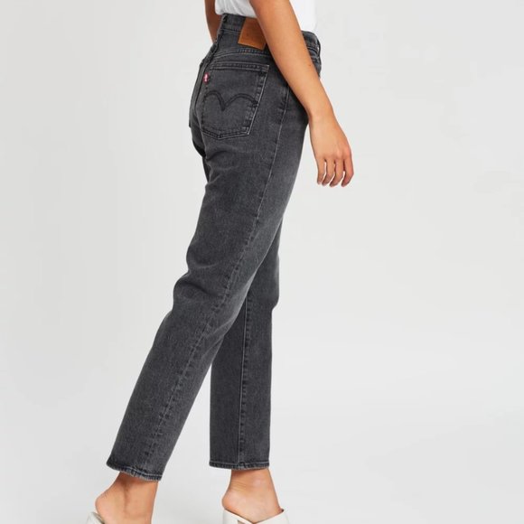 Levis Premium Womens Wedgie Straight Crop Denim Jeans Black Gray High Rise NWT - Picture 2 of 14